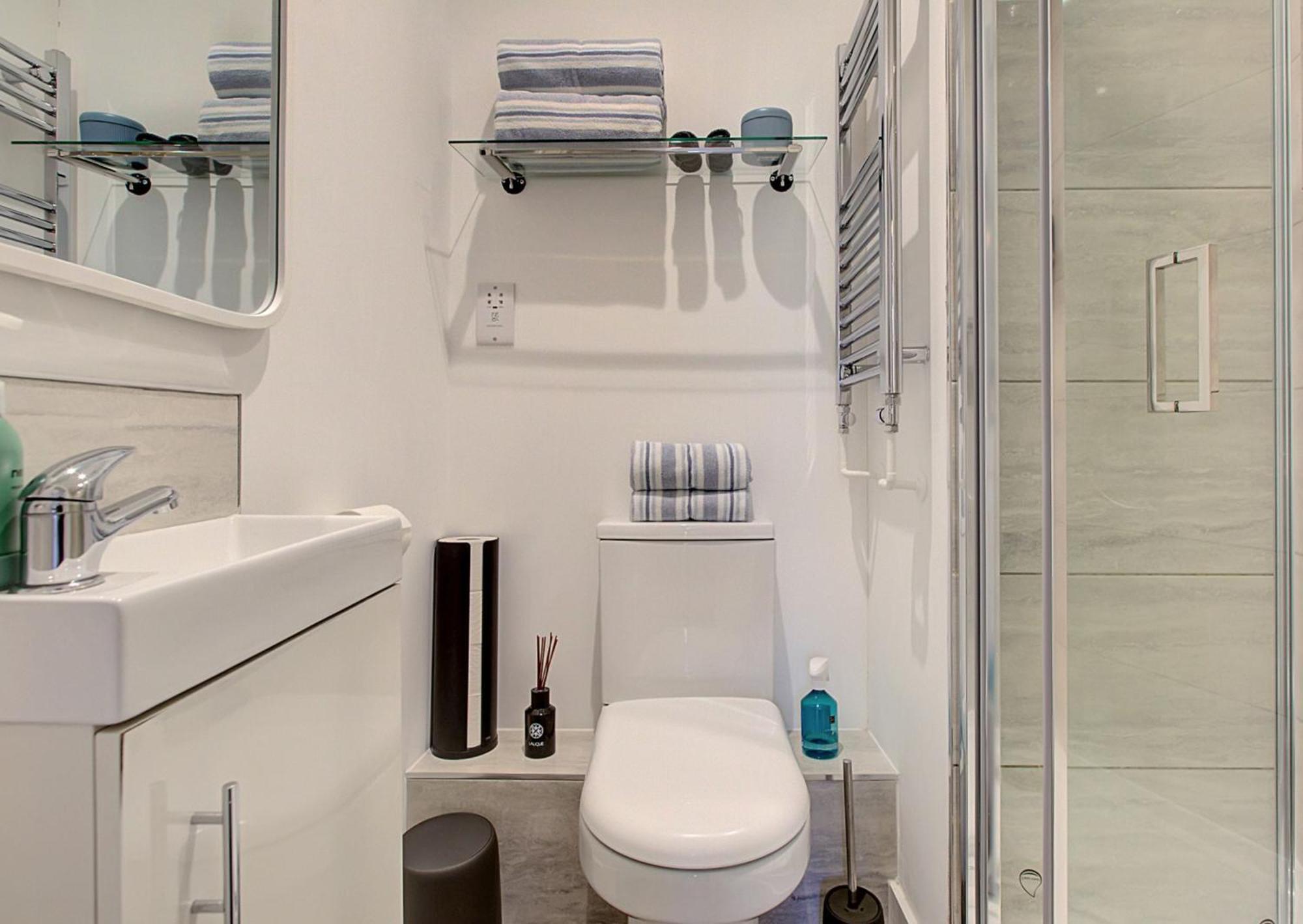 Stylish, Business Traveller Friendly Apartment, With Free Parking And Netflix Farnborough  Luaran gambar