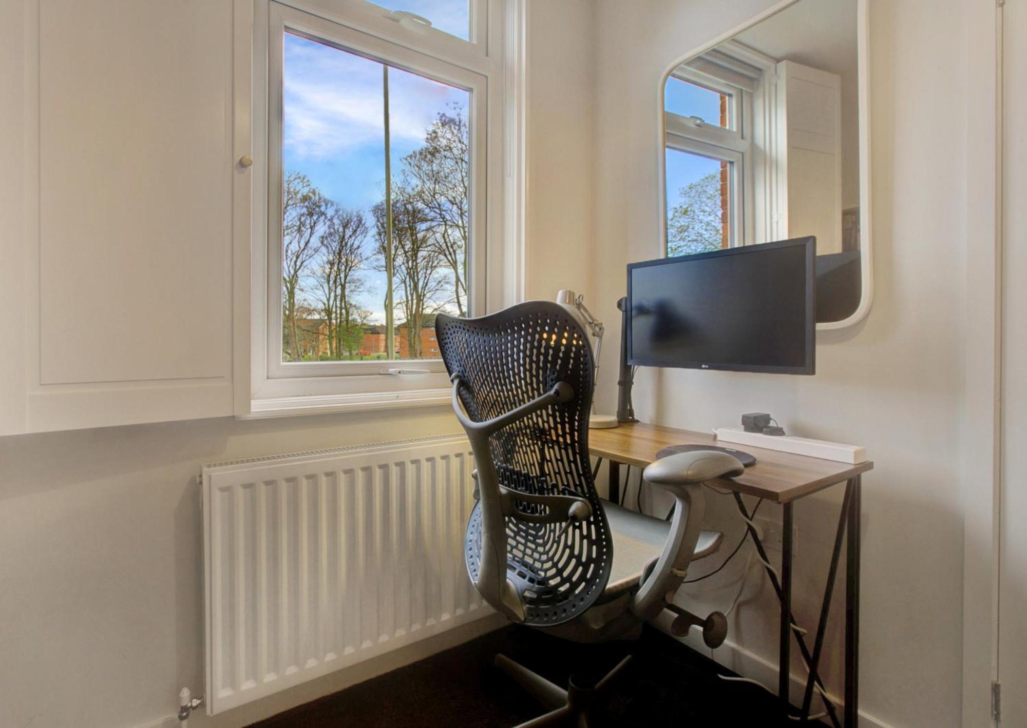 Stylish, Business Traveller Friendly Apartment, With Free Parking And Netflix Farnborough  Luaran gambar