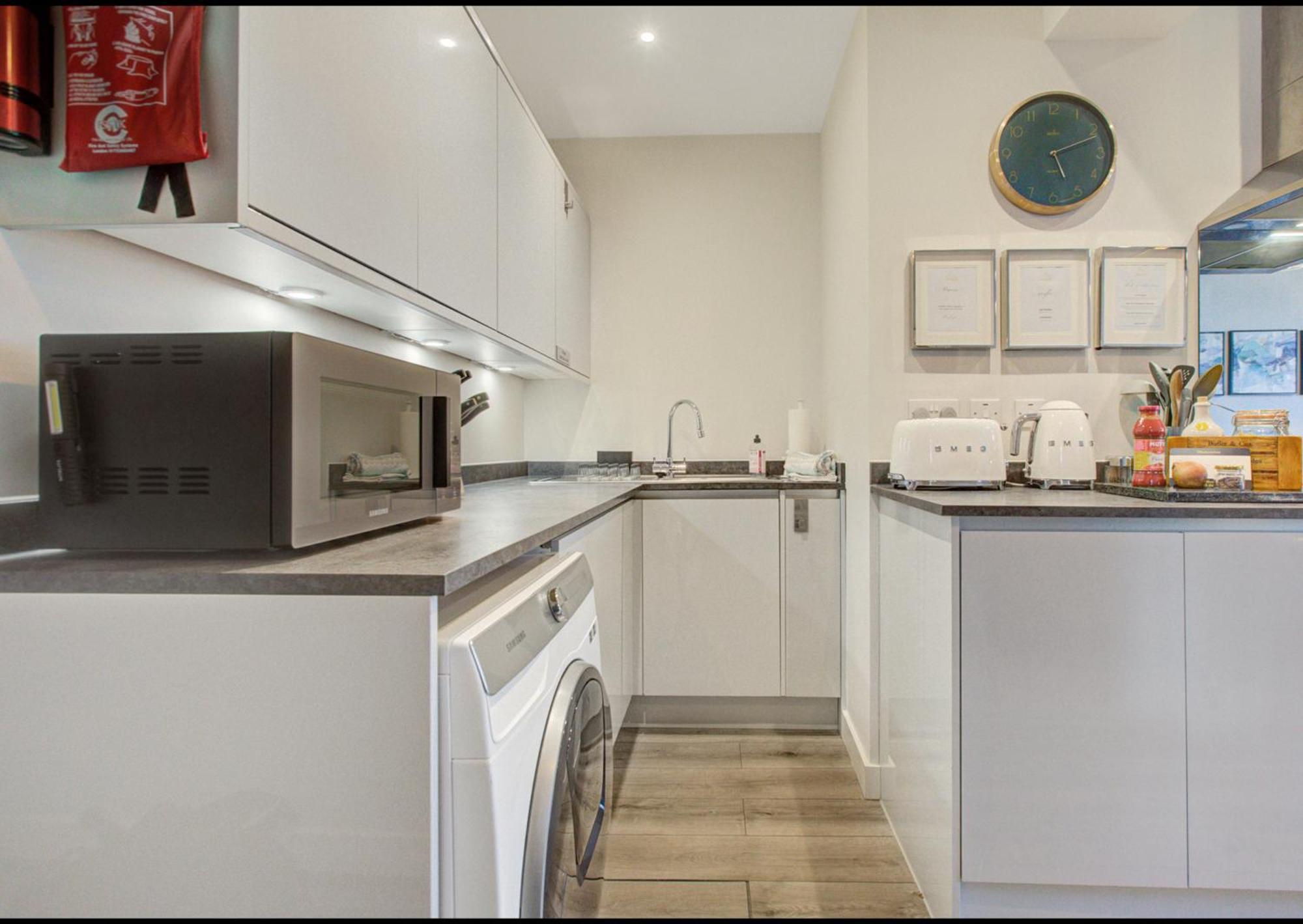 Stylish, Business Traveller Friendly Apartment, With Free Parking And Netflix Farnborough  Luaran gambar
