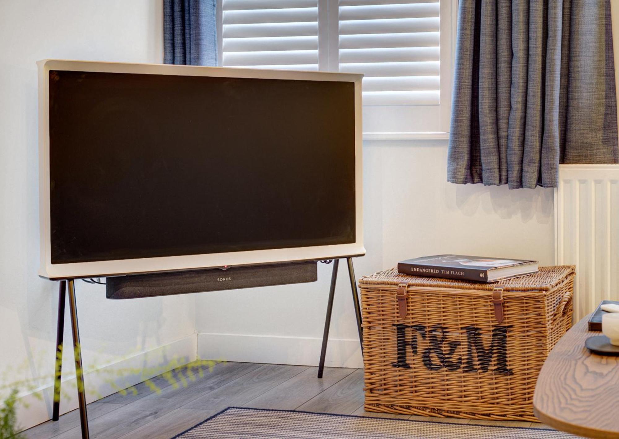 Stylish, Business Traveller Friendly Apartment, With Free Parking And Netflix Farnborough  Luaran gambar